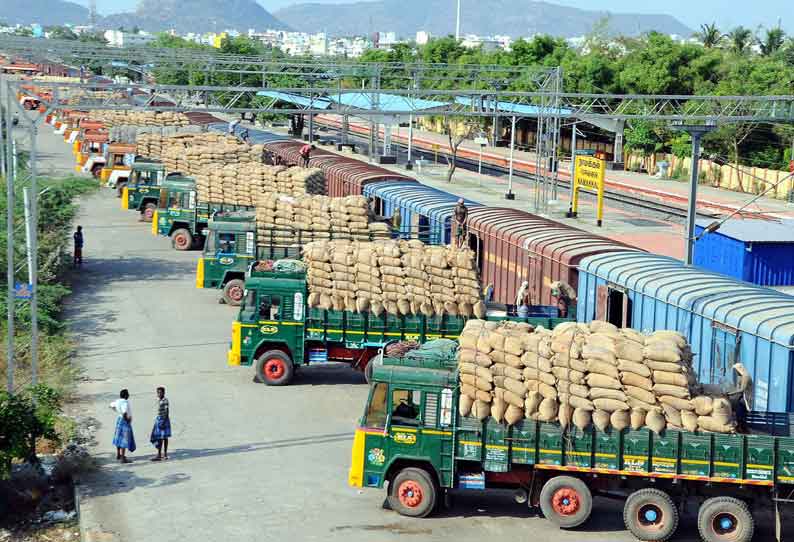 நாமக்கல்லுக்கு சரக்கு ரெயிலில் 2,600 டன் மக்காச்சோளம் வந்தது