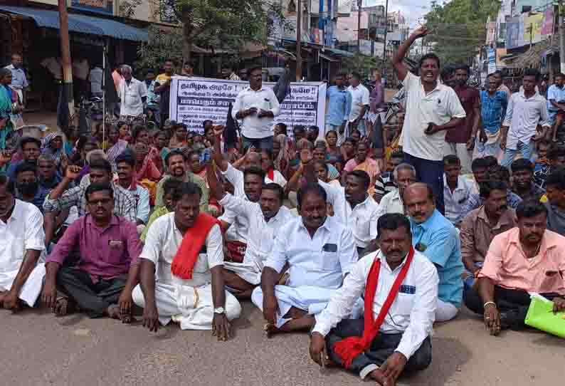 ஆலங்குடியில்  டாஸ்மாக் கடையை மூடக்கோரி பொதுமக்கள் சாலை மறியல்