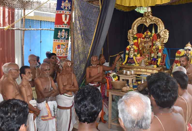 புருஷோத்தம பெருமாள் கோவிலில் சாற்றுமுறை பாராயணம்