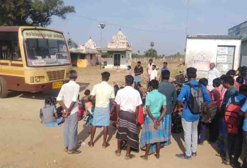 விராலிமலை அருகே  அரசு பஸ்சை சிறைபிடித்து  மாணவர்கள், பொதுமக்கள் போராட்டம்