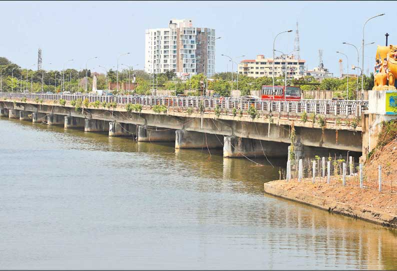 அடையாறு ஆற்றின் கீழ் சுரங்க ரெயில் பாதை அமைக்க 40 மீட்டர் ஆழத்தில் மண் பரிசோதனை