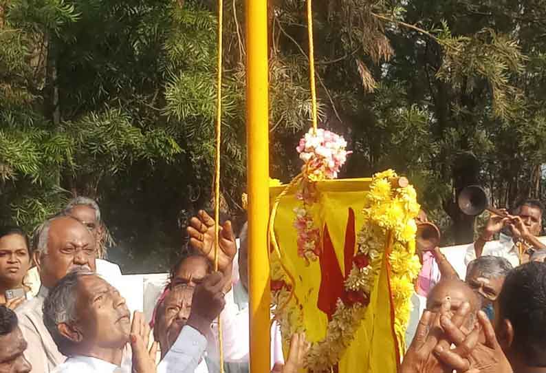 சந்தக்கடை மாரியம்மன் கோவிலில் திருவிழா கொடியேற்றம்