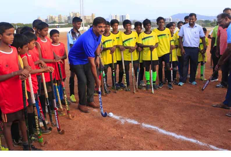 இளம் விளையாட்டு வீரர்களை கண்டறிவதற்கான ஆக்கி போட்டி