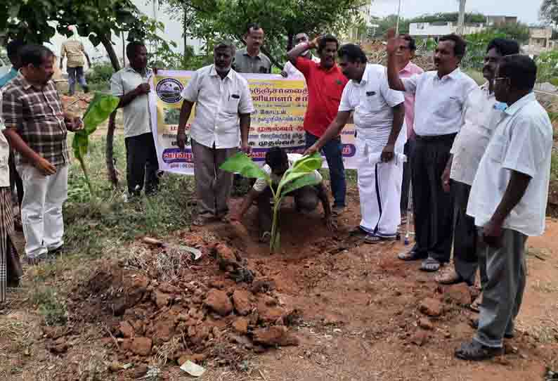 நெடுஞ்சாலைத்துறை சாலை பணியாளர் சங்கத்தினர் ஆர்ப்பாட்டம்