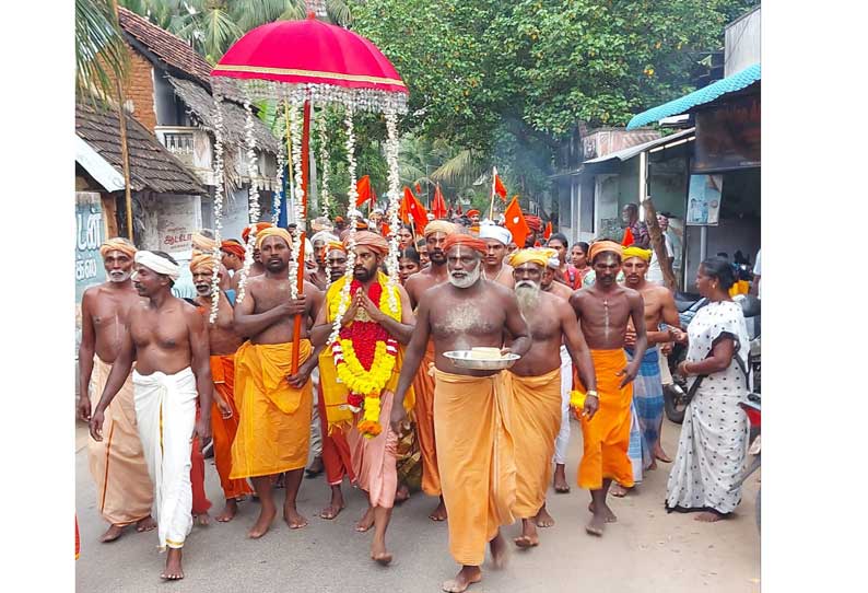 முட்டப்பதிக்கு முத்துக்குடை ஊர்வலம்