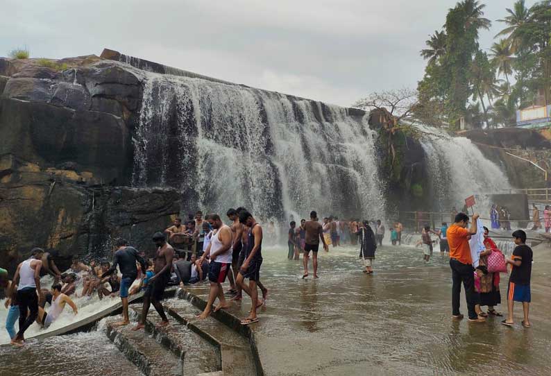 திற்பரப்பு அருவியில் வெள்ளப்பெருக்கு