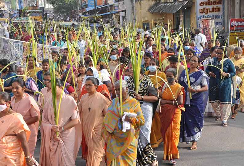 கிருஷ்ணகிரியில் கிறிஸ்தவர்கள் குருத்தோலை ஊர்வலம்