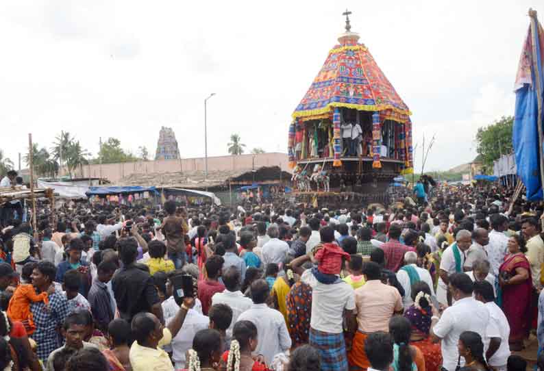 பிரசித்தி பெற்ற நார்த்தாமலை முத்துமாரியம்மன் கோவில் பங்குனி தேரோட்டம் திரளான பக்தர்கள் வடம் பிடித்து இழுத்தனர்