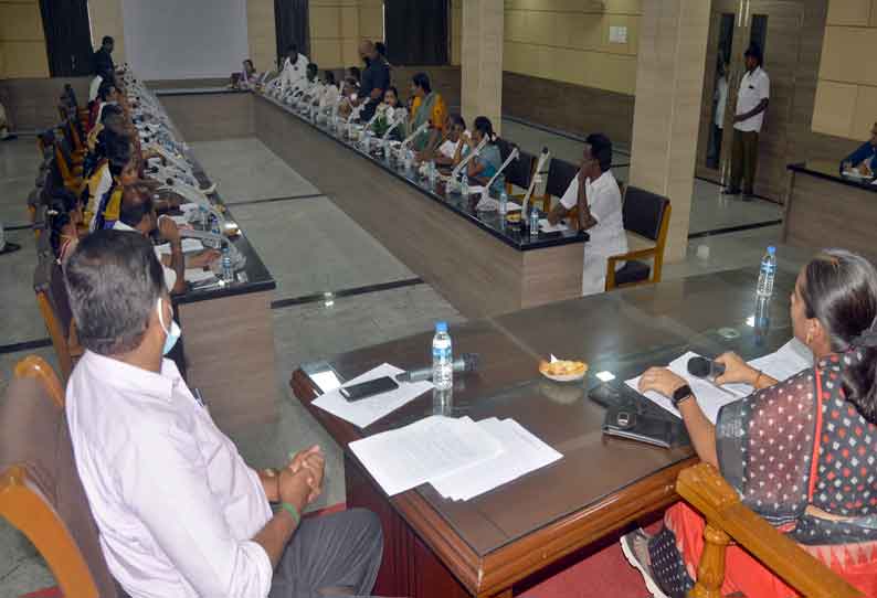 பொள்ளாச்சி நகராட்சி அவசர கூட்டம் சொத்துவரி உயர்வை கண்டித்து அதிமுக கவுன்சிலர்கள் வெளிநடப்பு