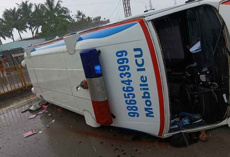 கோவை அருகே ஆம்புலன்ஸ் வேன் கவிழ்ந்து பச்சிளம் குழந்தை மற்றும் டிரைவர் ஆகிய 2 பேர் பரிதாபமாக இறந்தனர்