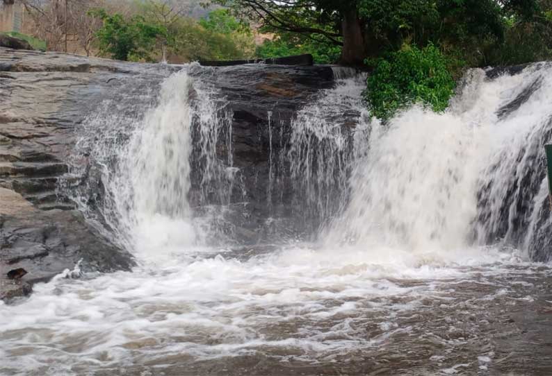 கும்பக்கரை அருவியில் குளிக்க தடை - சுற்றுலா பயணிகள் ஏமாற்றம்..!