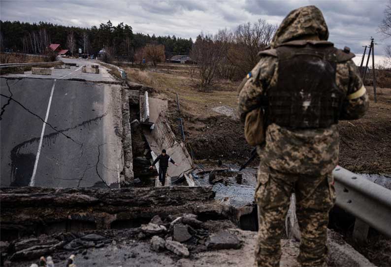 ரஷியப் படைகளுக்கு உக்ரைனியர்கள் கண்ணீர் மல்க கேள்வி..?