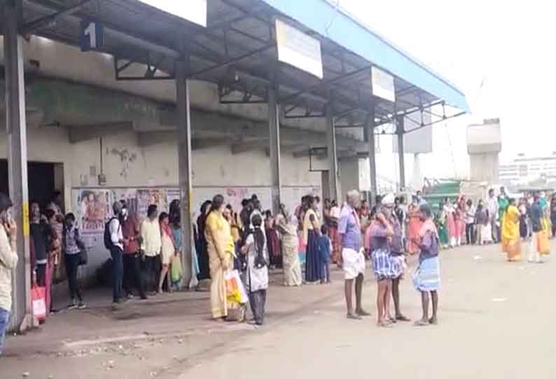 சித்திரை விஷூ பண்டிகை கேரளா செல்ல உக்கடம் பஸ் நிலையத்தில் குவிந்த பயணிகள்