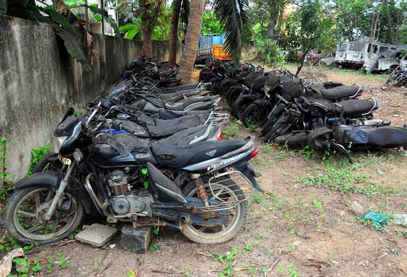 வீணாகும் மோட்டார் சைக்கிள்கள்