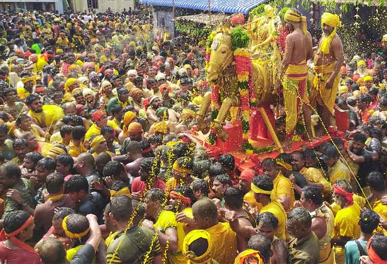 பரமக்குடி சுந்தரராஜ பெருமாள் கோவில் சித்திரை திருவிழா - வைகை ஆற்றில் இறங்கிய கள்ளழகர்....!