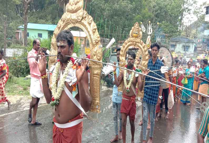 அலகு குத்தி பக்தர்கள் நேர்த்திக்கடன்