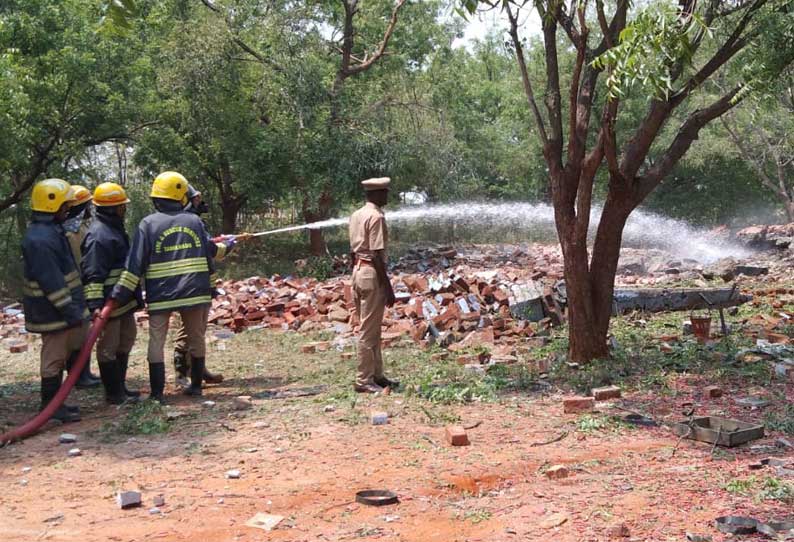 சிவகாசி பட்டாசு ஆலையில் வெடி விபத்து - தொழிலாளி உடல் கருகி உயிரிழப்பு...!