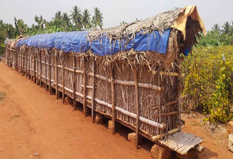 விலைவீழ்ச்சி அடைந்து உள்ளதால் சின்ன வெங்காயம் சாகுபடி செய்த விவசாயிகள் கண்ணீர் வடிக்கும் நிலை உள்ளது. எனவே பட்டறை அமைத்து சின்னவெங்காயத்தை இருப்பு வைத்து உள்ளனர் விலைவீழ்ச்சி அடைந்து உள்ளதால் சின்ன வெங்காயம் சாகுபடி செய்த விவசாயிகள் கண்ணீர் வடிக்கும் நிலை உள்ளது. எனவே பட்டறை அமைத்து சின்னவெங்காயத்தை இருப்பு வைத்து உள்ளனர்