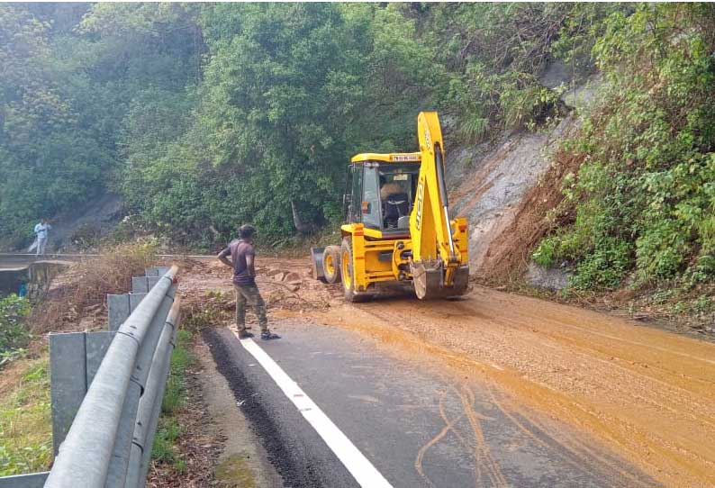 பழனி-கொடைக்கானல் மலைப்பாதையில் மண்சரிவு