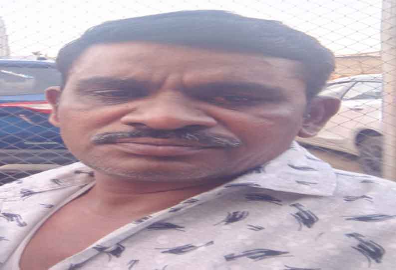 கிணத்துக்கடவு அருகே மோட்டார் சைக்கிளில் இருந்து தவறி விழுந்த பெயிண்டர் பரிதாபமாக இறந்தார்