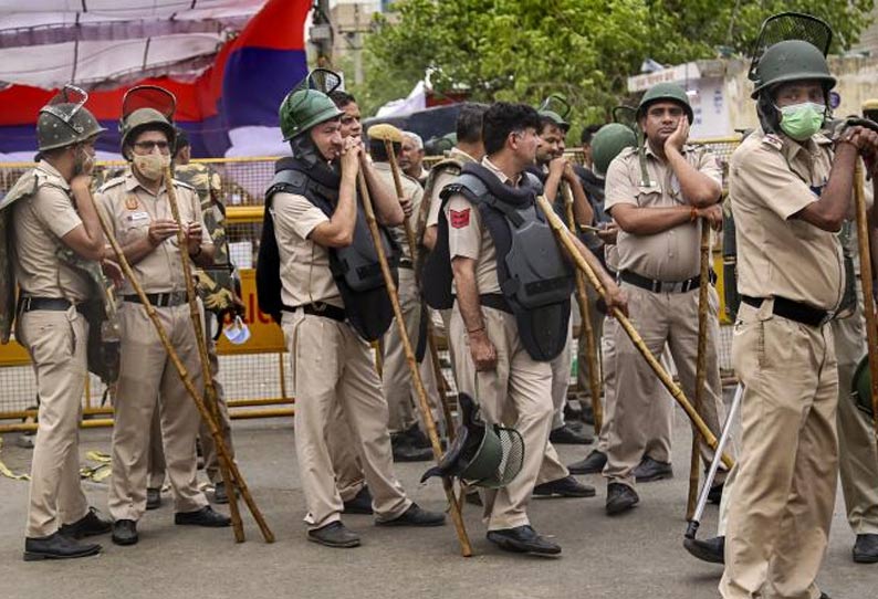 டெல்லி வன்முறையை தவறாக சித்தரிப்பதாக செய்தி சேனல்களுக்கு நோட்டீஸ் அனுப்பிய மத்திய அரசு!