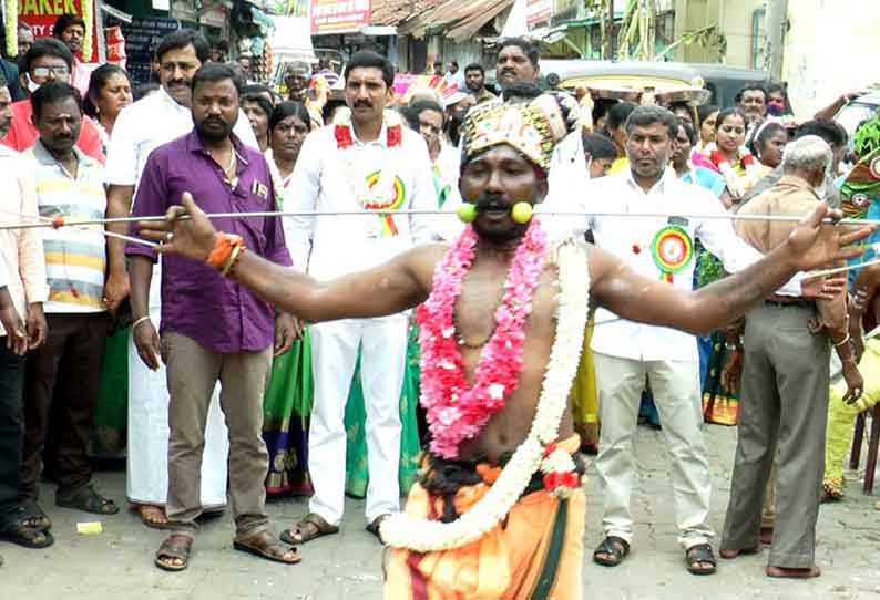 அலகு குத்தி பக்தர்கள் நேர்த்திக்கடன்