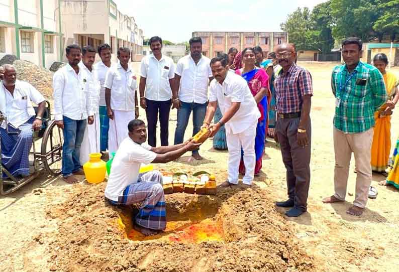 சயனபுரம் அரசு மேல்நிலைப்பள்ளிக்கு ரூ.20 லட்சத்தில் சுற்றுச்சுவர்