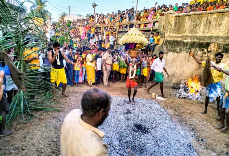 புதுப்பேட்டை சேத்தியாத்தோப்பு அம்மன் கோவில்களில் தீமிதி திருவிழா