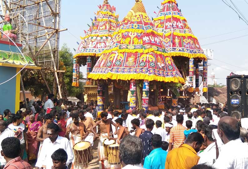 மேல்நாரியப்பனூர்  துர்க்கை அம்மன் கோவில் தேரோட்டம்  திரளான பக்தர்கள் வடம் பிடித்து இழுத்தனர்