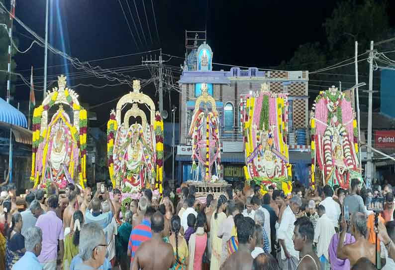 ஸ்ரீவைகுண்டம் கள்ளர்பிரான் சுவாமி கோவிலில் கருடசேவை