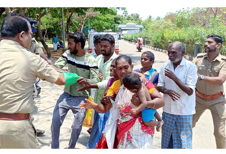 நாகை கலெக்டர் அலுவலகத்தில் குடும்பத்துடன் தீக்குளிக்க முயன்ற விவசாயியால் பரபரப்பு