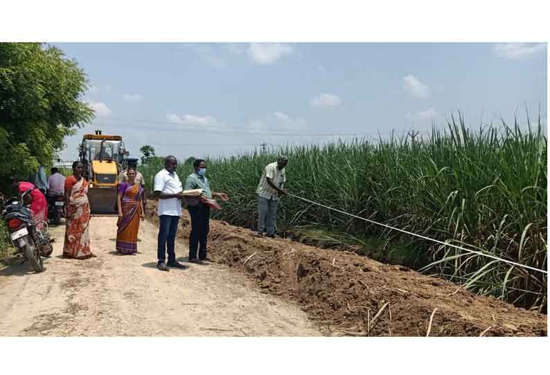 ஏரியை ஆக்கிரமித்து சாகுபடி செய்திருந்த நெல், கரும்பு அகற்றம்