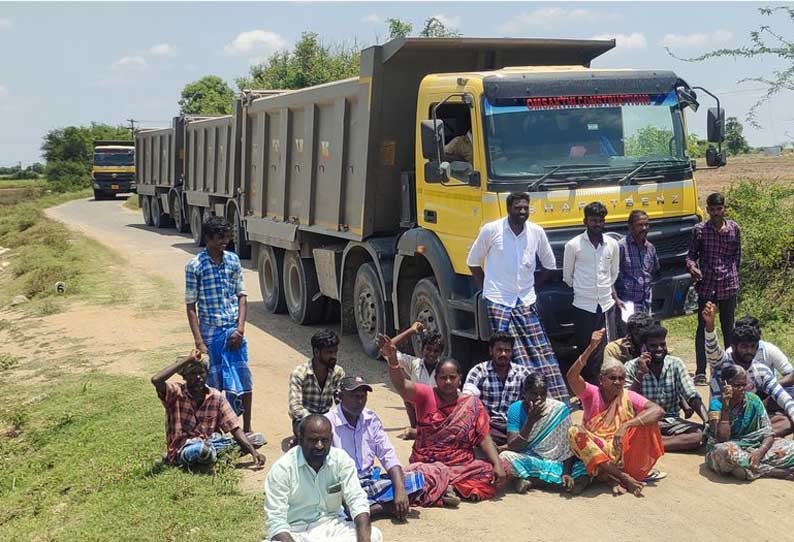 லாரிகளை சிறைபிடித்து பொதுமக்கள் போராட்டம்