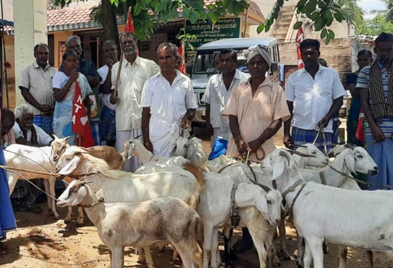 முள்ளுக்குறிச்சியில் விவசாயிகள், மலைவாழ் சங்கத்தினர் ஆர்ப்பாட்டம்