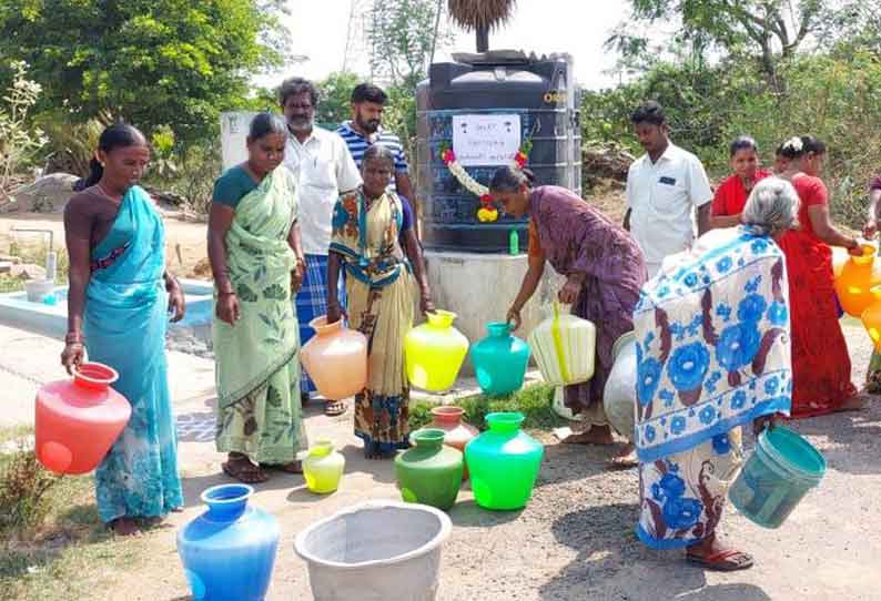 அரசம்பட்டி அருகே குடிநீர் தொட்டிக்கு கண்ணீர் அஞ்சலி போஸ்டர் ஒட்டி கிராம மக்கள் ஆர்ப்பாட்டம் பெண்கள் ஒப்பாரி வைத்ததால் பரபரப்பு