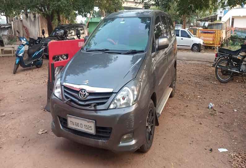 முக்கிய நபரிடம் இருந்து ரூ 1½ லட்சம் சொகுசு கார் பறிமுதல்