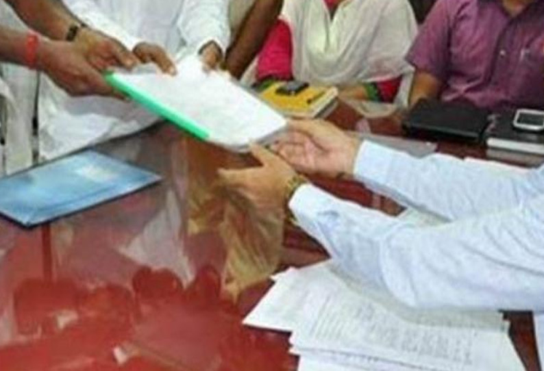 நகர்ப்புற உள்ளாட்சி தேர்தல்: காஞ்சீபுரம் மாவட்டத்தில் ஒரே நாளில் 436 பேர் வேட்புமனு தாக்கல் நகர்ப்புற உள்ளாட்சி தேர்தல்: காஞ்சீபுரம் மாவட்டத்தில் ஒரே நாளில் 436 பேர் வேட்புமனு தாக்கல்