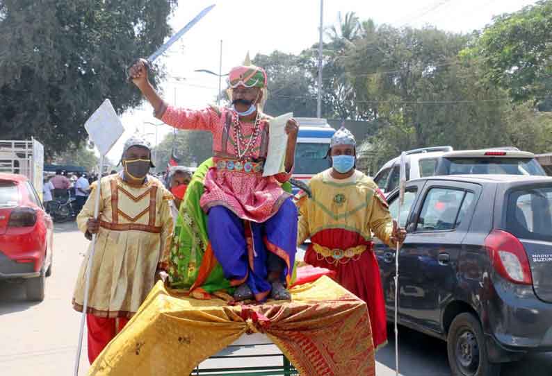 கோவையில் ராஜா வேடமணிந்து வந்த சுயேட்சை வேட்பாளர்