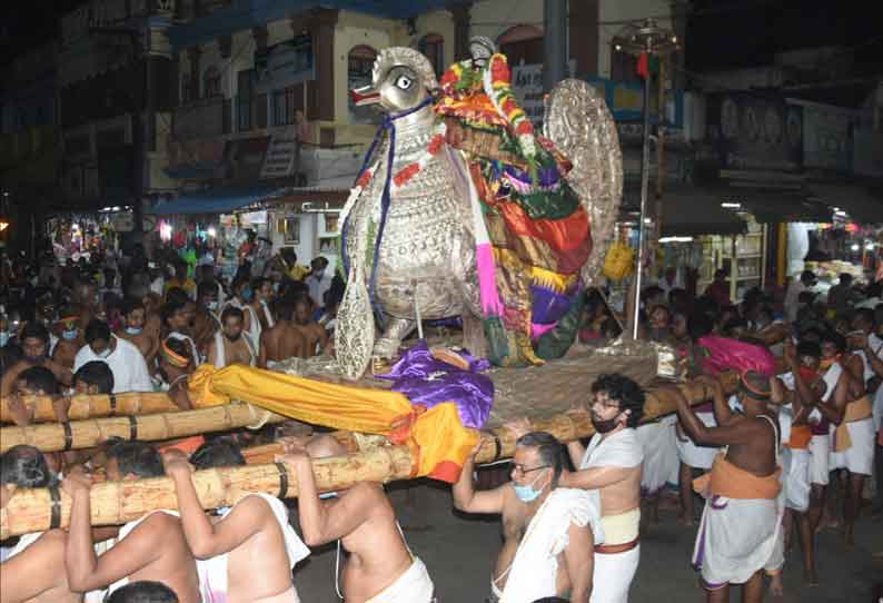 நம்பெருமாள் ஹம்ச வாகனத்தில் வீதி உலா