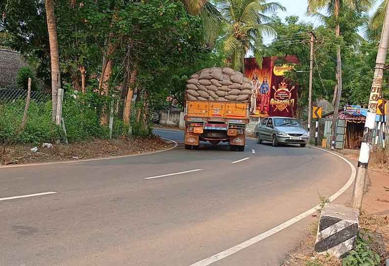 வேளுக்குடி ஆபத்தான வளைவில் வேகத்தடை அமைக்கப்படுமா?