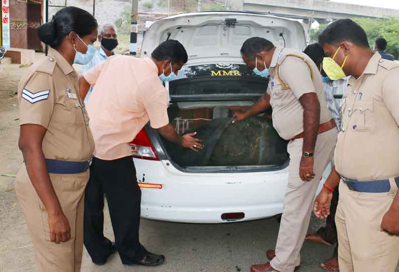 பறக்கும் படையினர் தீவிர வாகன சோதனை