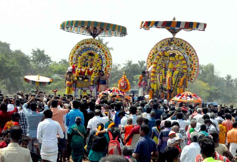 கலசபாக்கம் ஆற்று திருவிழாவில் பக்தர்களுக்கு காட்சி அளித்த அருணாசலேஸ்வரர், திருமாமுடீஸ்வரர்