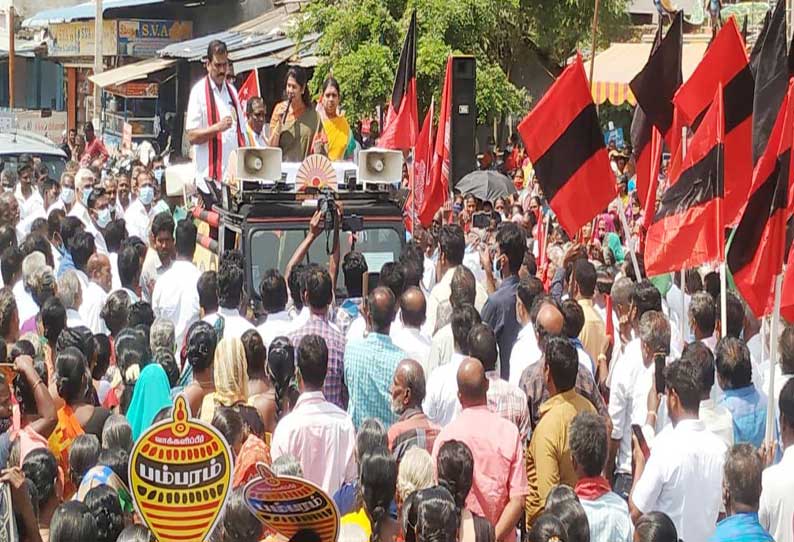 தேசியக்கொடியை அகற்றிவிட்டு காவிக்கொடி  ஏற்றியவர்கள் தேசியம் பற்றி பேசுவதா?:கனிமொழி எம்பி