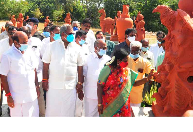 பர்தா அணிய தடை விதித்த விவகாரம் பள்ளிகளில் சீருடை கட்டுப்பாட்டை கல்வித்துறை நிர்ணயிக்கும் கவர்னர் தமிழிசை சவுந்தரராஜன் தகவல்