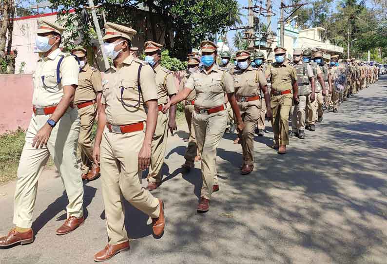 நகர்ப்புற உள்ளாட்சி தேர்தல் பாதுகாப்பை உறுதி செய்யும் வகையில் போலீசார் அணிவகுப்பு