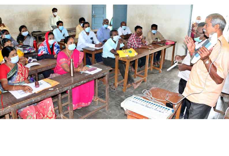 கடலூர் மாவட்டத்தில்  வாக்குச்சாவடி அலுவலர்களுக்கு 2-ம் கட்ட பயிற்சி 21 இடங்களில் நடந்தது