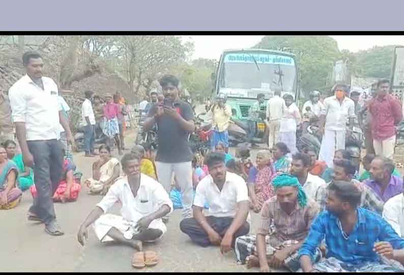 மூலங்குடியில், விவசாயிகள் சாலை மறியல்