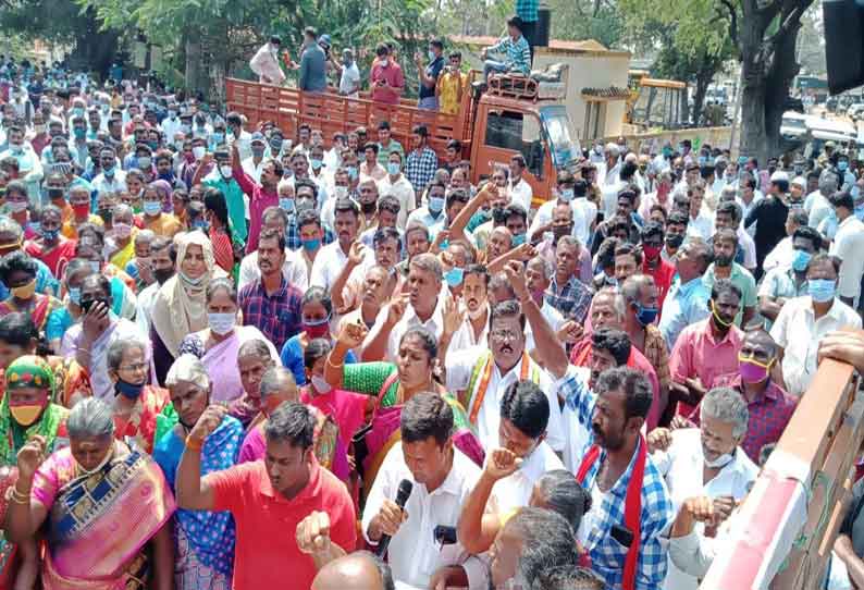 திம்பம் மலைப்பாதையில் இரவு நேர போக்குவரத்துக்கு தடை: பண்ணாரியில் பொதுமக்கள் கண்டன ஆர்ப்பாட்டம்; ஆயிரக்கணக்கானோர் பங்கேற்பு