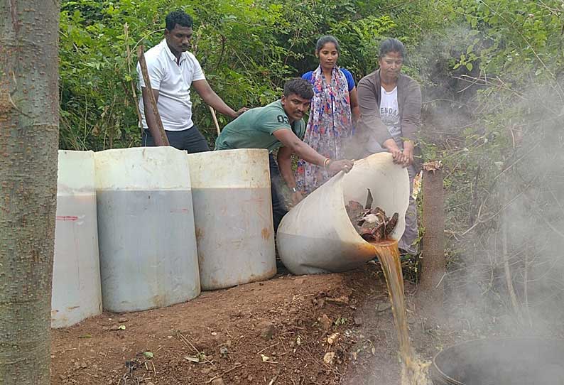 கல்வராயன்மலையில்  2 ஆயிரம் லிட்டர் சாராய ஊறல் அழிப்பு