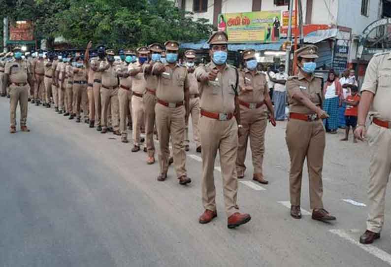 போலீசார் கொடி அணிவகுப்பு ஊர்வலம்